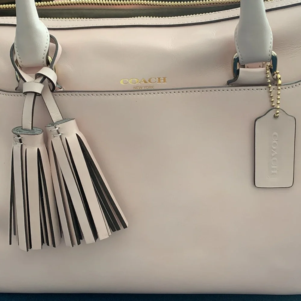 COACH Ballet Pink Leather Barrel Bag
Excellent Condition, barely used. - Picture 6 of 14